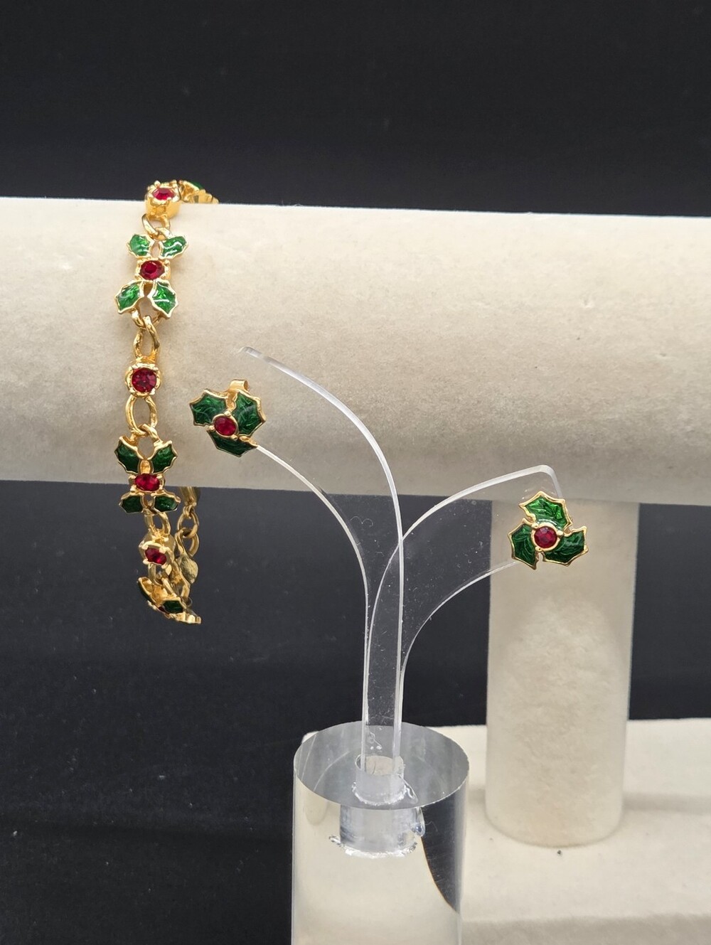 Avon Christmas Holly Bracelet Earrings Set Gold Tone Vintage